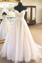 Vestido de novia color marfil, corte en A, con hombros descubiertos y pliegues WD418