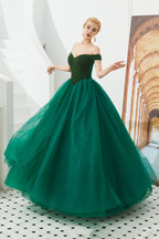 Vestido de fiesta de princesa corte princesa con hombros descubiertos, tul hasta el suelo, bordado con cuentas y cordones.
