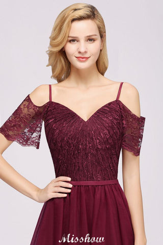 Vestido de dama de honor burdeos corte A con hombros descubiertos, largo hasta el suelo, de tul.