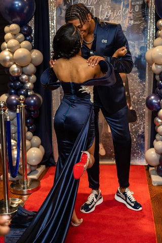 Vestidos de fiesta de sirena azul marino oscuro con hombros descubiertos y abertura alta con apliques