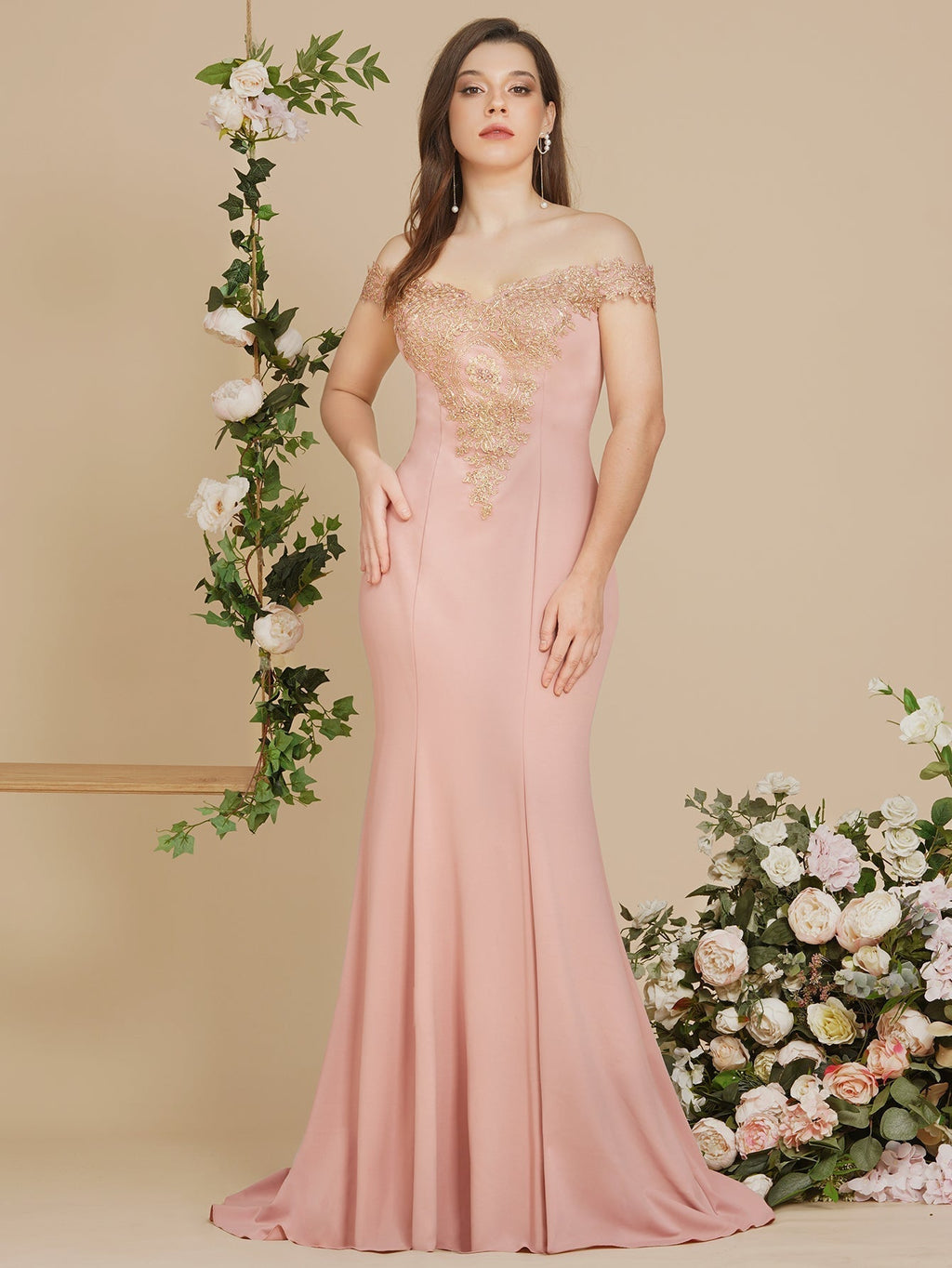 Robe de soirée sirène à épaules dénudées et appliques dorées