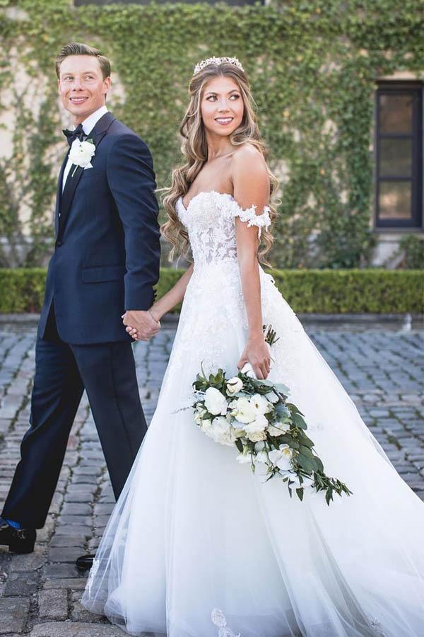 Robe de mariée princesse en tulle modeste, épaules dénudées, ornée d'appliqués de dentelle (WD445)