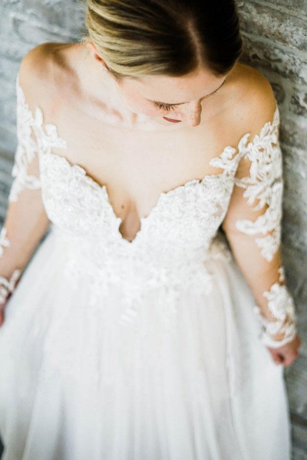 Vestido de novia largo con hombros descubiertos, mangas largas y cola WD415