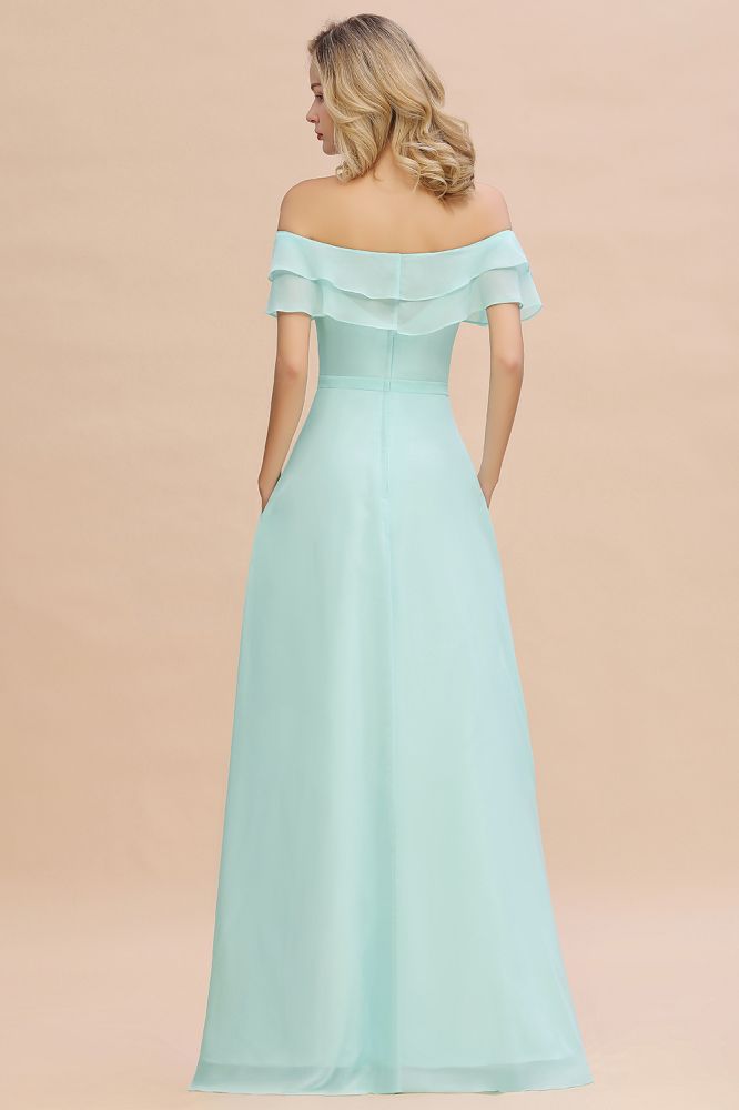 Vestido de dama de honor corto verde con hombros descubiertos y abertura frontal, corte Aline, ideal para bodas en la playa.