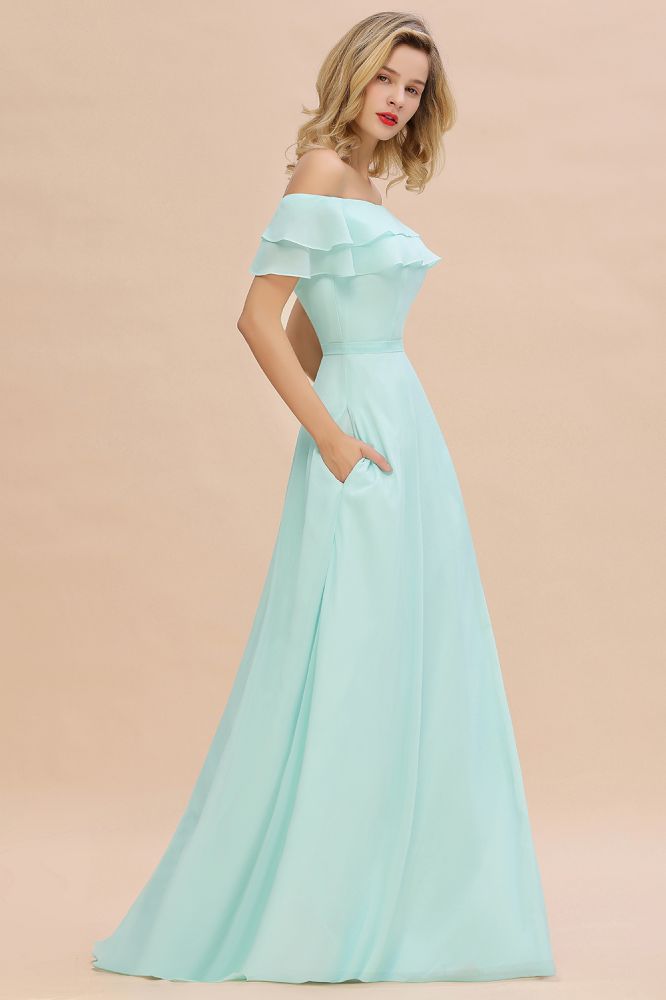 Vestido de dama de honor corto verde con hombros descubiertos y abertura frontal, corte Aline, ideal para bodas en la playa.