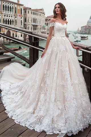 Vestido de novia corte A con escote barco y apliques de encaje WD232