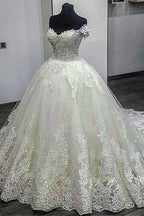 Vestido de novia de corte princesa con escote barco y apliques de encaje WD276