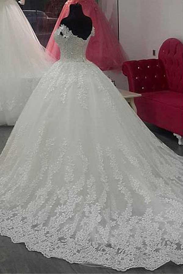 Vestido de novia de corte princesa con escote barco y apliques de encaje WD276