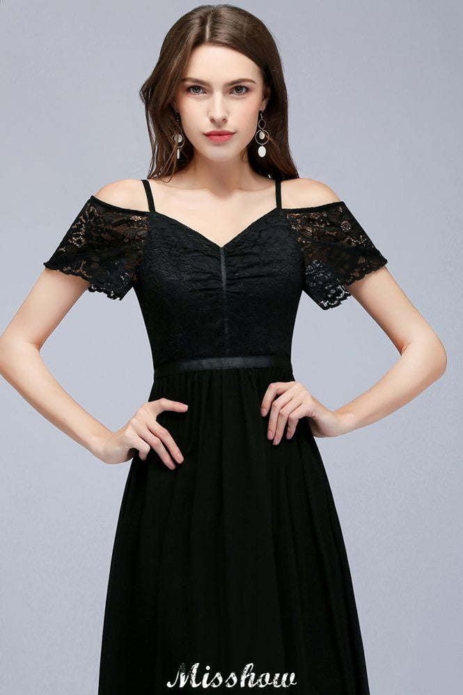 Vestido de dama de honor largo hasta el suelo, corte en A, sin mangas y con hombros descubiertos, de gasa y encaje, con escote en V.