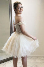 Robe de bal à épaules dénudées et décolleté en cœur avec appliques et perles PD059