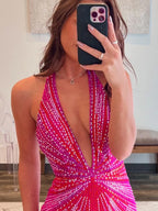 Robe de bal sirène fuchsia à col halter ornée de perles et fendue