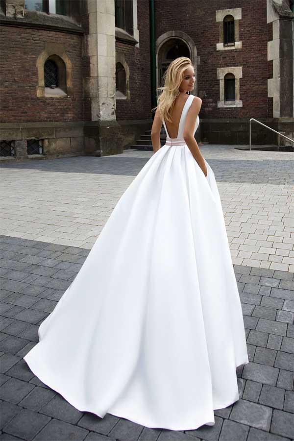 Robe de mariée princesse simple en satin ivoire coupe trapèze WD205 en solde