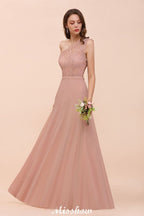 Vestido de dama de honor de gasa con un solo hombro, color rosa empolvado, ideal para invitadas de boda.