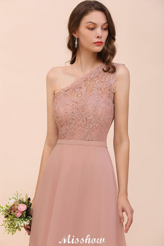 Vestido de dama de honor de gasa con un solo hombro, color rosa empolvado, ideal para invitadas de boda.