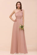 Vestido de dama de honor de gasa con un solo hombro, color rosa empolvado, ideal para invitadas de boda.