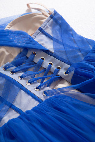 Vestido de cóctel de tul con un solo hombro