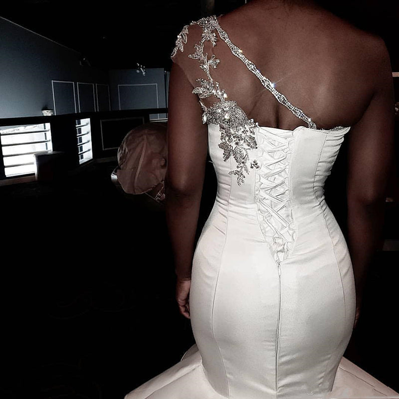 Robe de mariée sirène asymétrique à traîne à volants