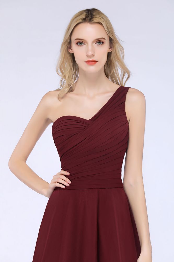 Vestido de dama de honor de un solo hombro con escote corazón y largo hasta la rodilla, con volantes y corte en A.