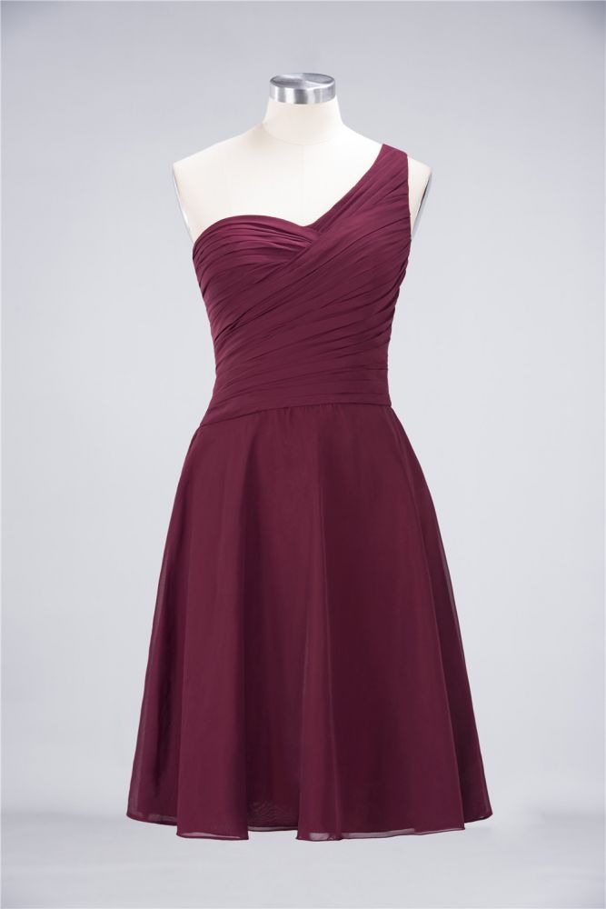 Vestido de dama de honor de un solo hombro con escote corazón y largo hasta la rodilla, con volantes y corte en A.