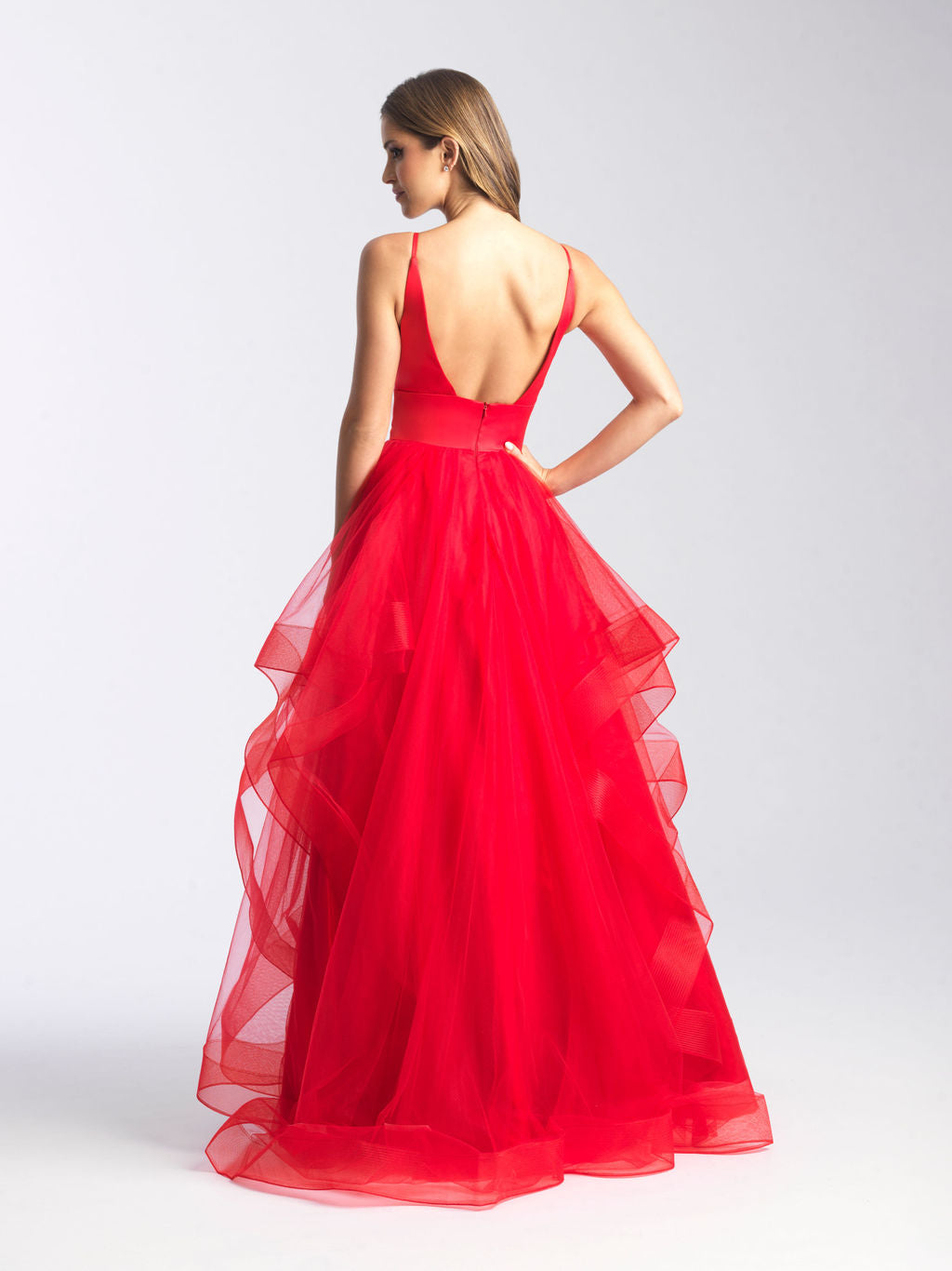 Vestido de fiesta largo con espalda descubierta y tul VMP39