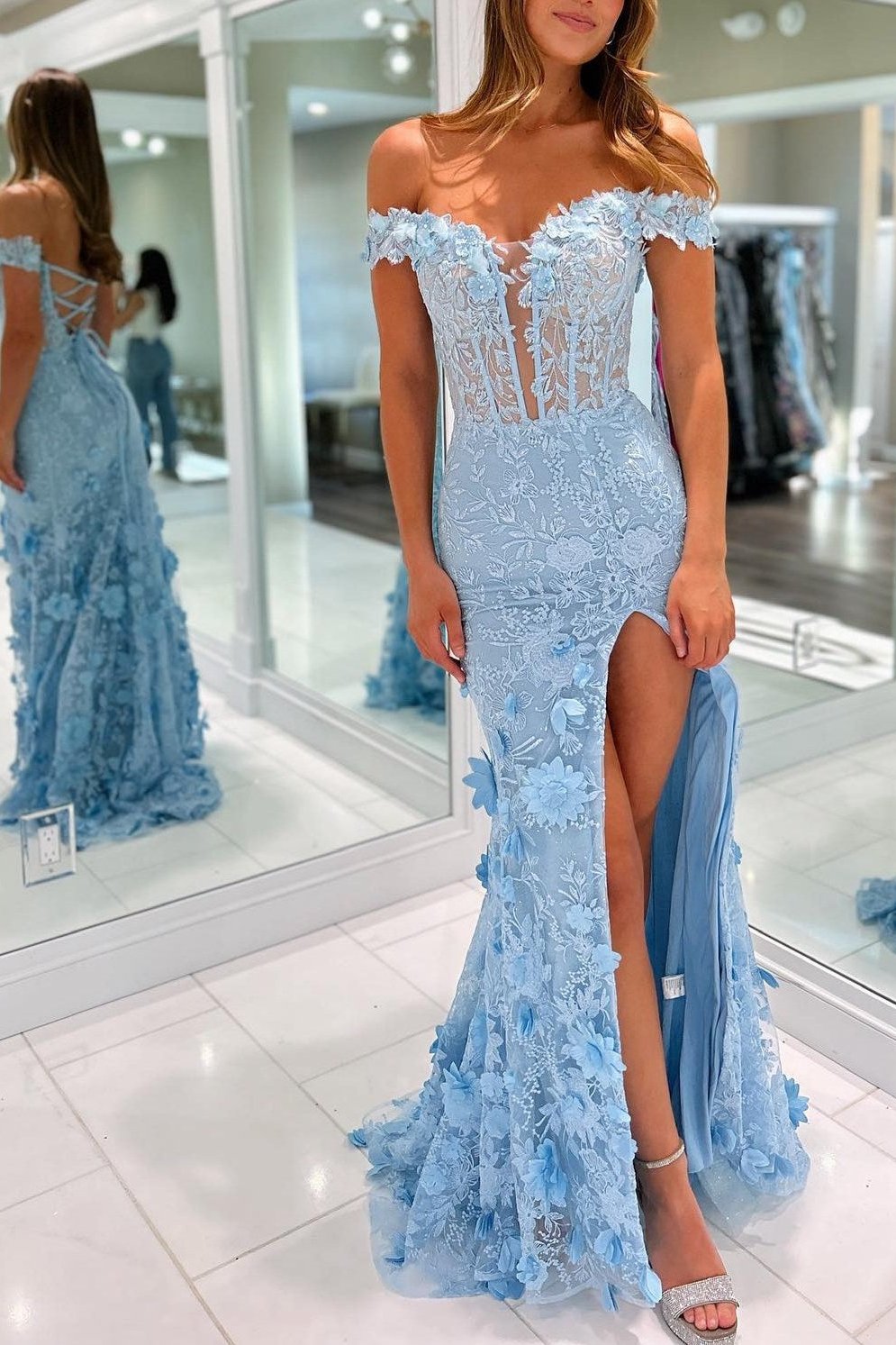 Paradis | Robe de bal longue en dentelle florale à épaules dénudées et fente