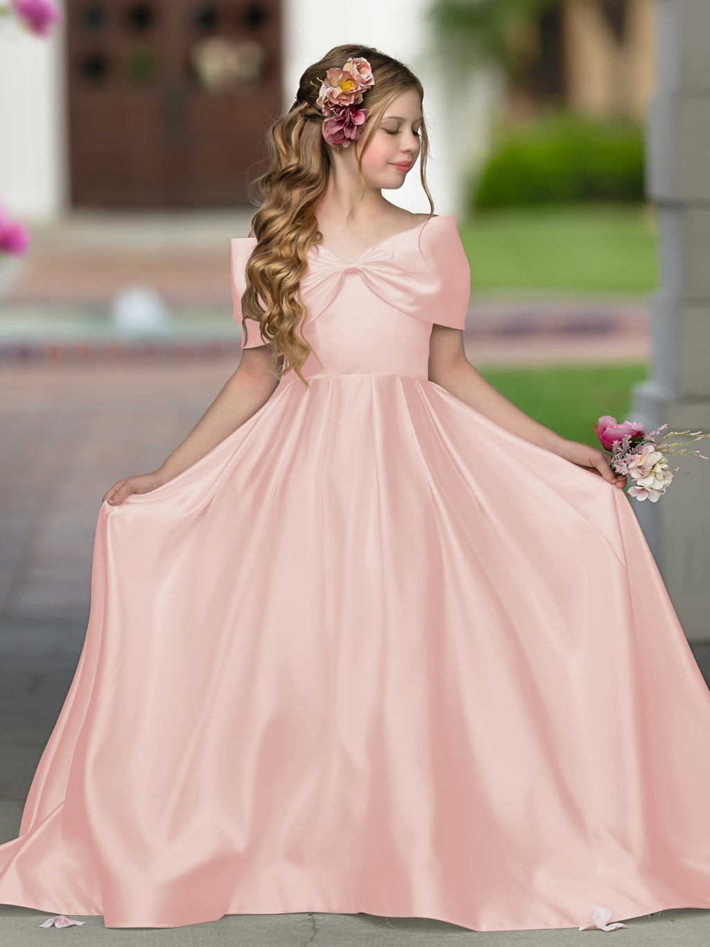 Elegante vestido de princesa de satén marfil con cola y lazo para niñas de las flores 