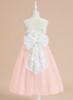 Vestido midi de encaje floral y lazo grande 