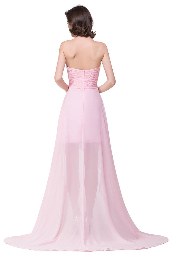 Vestidos de dama de honor de gasa rosa con escote corazón, corte en A y bajo asimétrico.