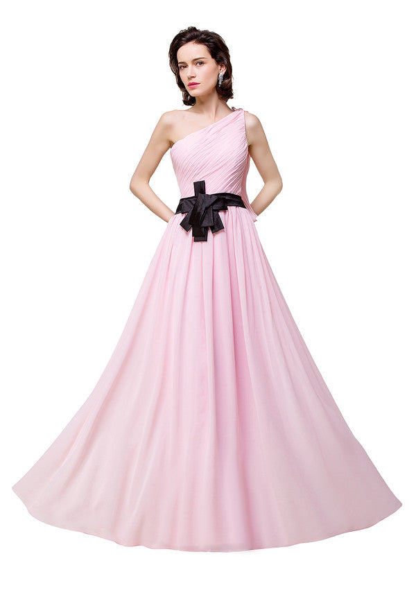 Robes de demoiselle d'honneur roses en mousseline à volants, coupe trapèze et épaule asymétrique