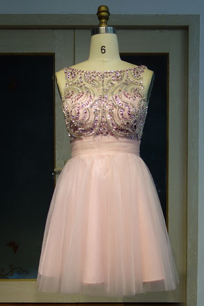 Robes de bal courtes sans manches à col rond ornées de perles roses en cristal