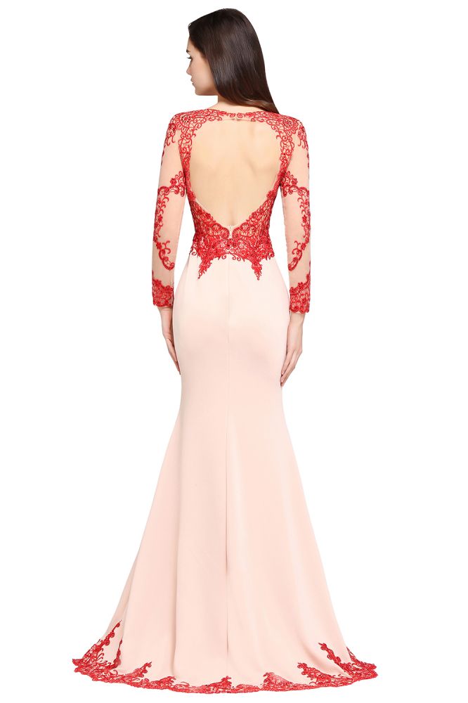 Robe de soirée rose sirène à traîne et décolleté arrondi, ornée de dentelle.