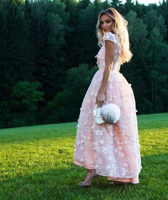 Vestidos de fiesta cortos rosas con flores, estilo joya, corte en A y largo hasta la rodilla