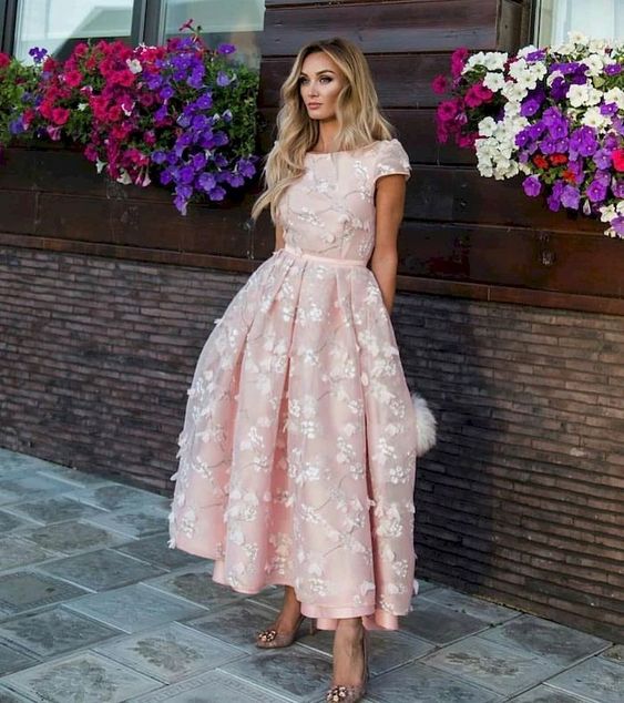 Vestidos de fiesta cortos rosas con flores, estilo joya, corte en A y largo hasta la rodilla
