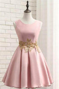 Robe de bal courte rose en satin avec application dorée PD116