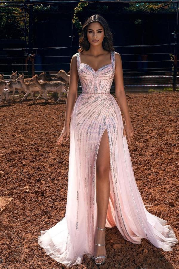 Robe de bal longue rose à bretelles, coupe sirène, volants, fente et décolleté cœur