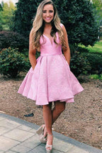 Robe de bal courte en satin rose plissé à col en V avec poches PD278