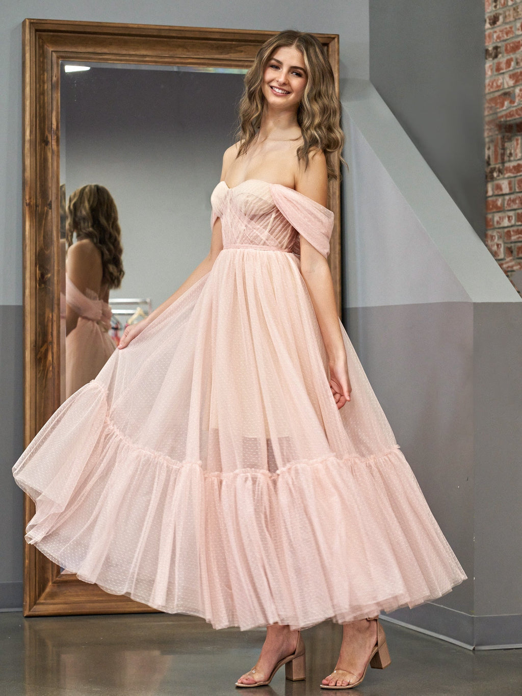 Vestido de graduación de corte A, rosa palo, tul, escote corazón, largo hasta la rodilla