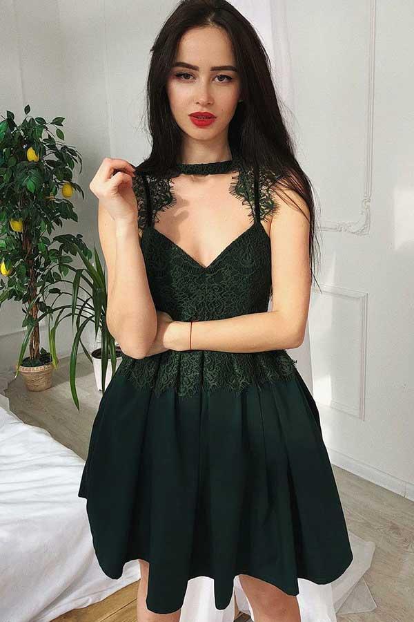 Vestido de graduación azul marino con pliegues y aberturas, con encaje PD075