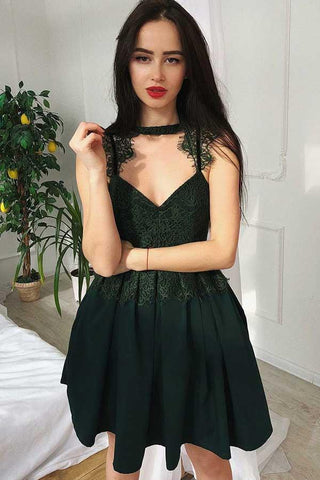 Vestido de graduación azul marino con pliegues y aberturas, con encaje PD075