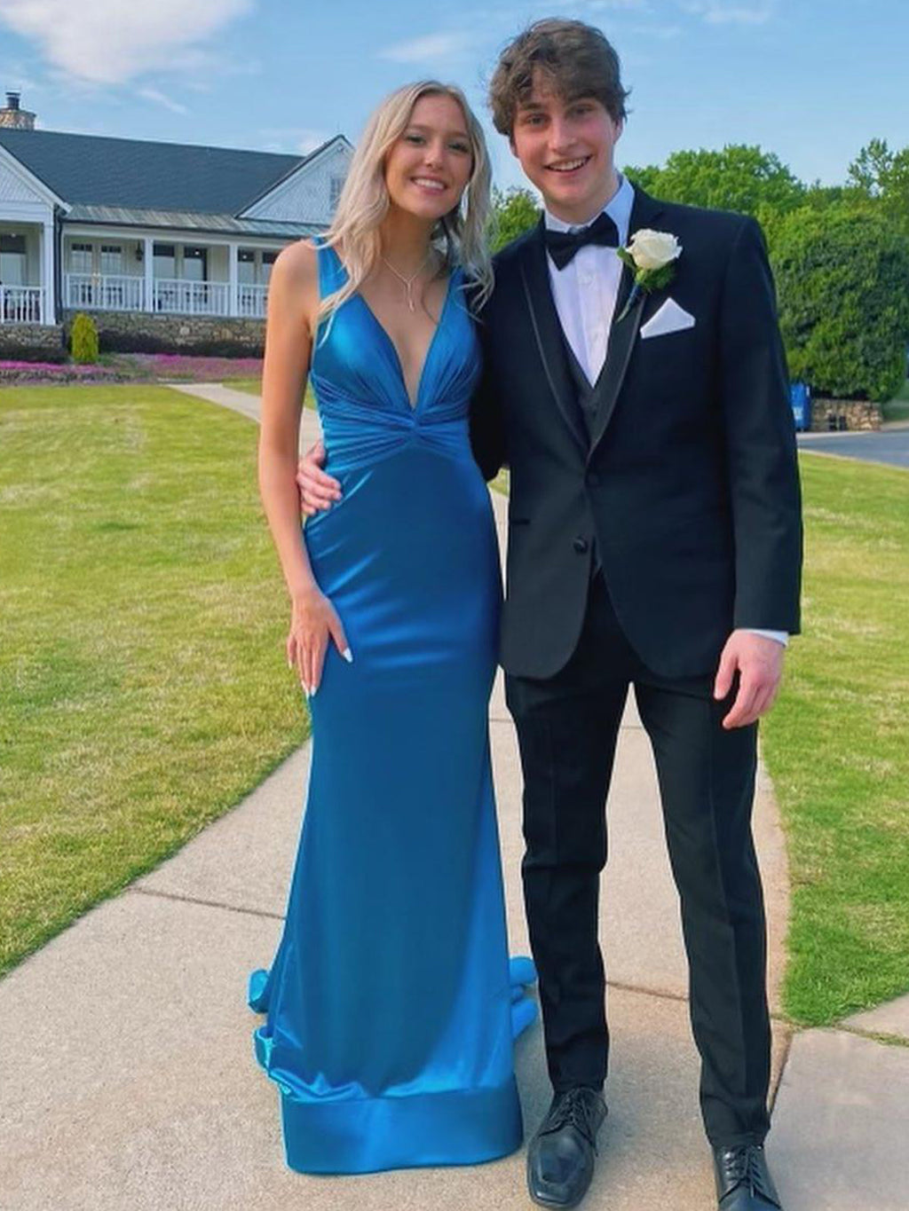 Anwea | Vestido de fiesta sirena azul satinado con escote pronunciado 
