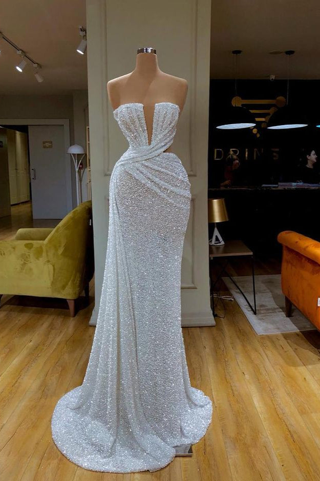 Robe de bal bustier blanche à paillettes et décolleté plongeant en V