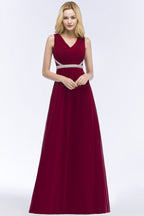 Vestidos de dama de honor de talla grande, corte en A, escote en V, largos, sin mangas, de gasa con volantes y fajín con cuentas.
