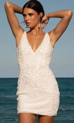 Robe de mariée courte sans manches à taille ornée de bijoux