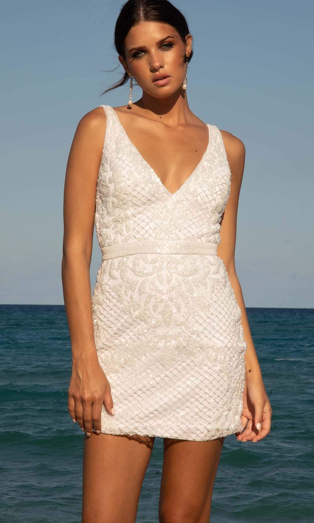 Robe de mariée courte sans manches à taille ornée de bijoux