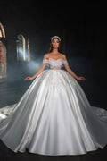 Vestido de novia largo blanco estilo princesa, corte en A, hombros descubiertos, encaje con cuentas