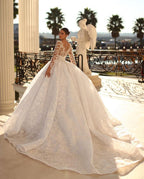 Robe de mariée longue blanche de princesse, coupe trapèze, col en V, en dentelle et manches longues