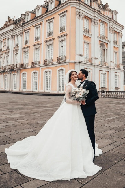 Robe de mariée longue blanche de style princesse, coupe trapèze et manches longues