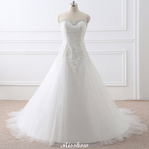Vestido de novia de tul estilo princesa con escote corazón y encaje