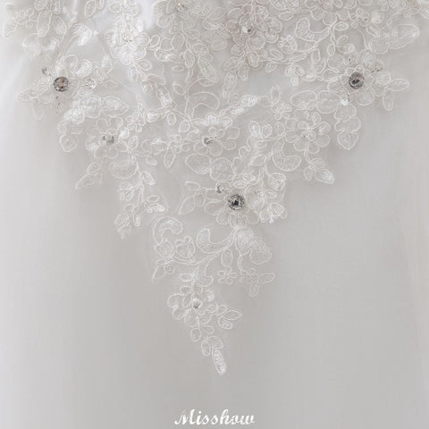 Vestido de novia de tul estilo princesa con escote corazón y encaje