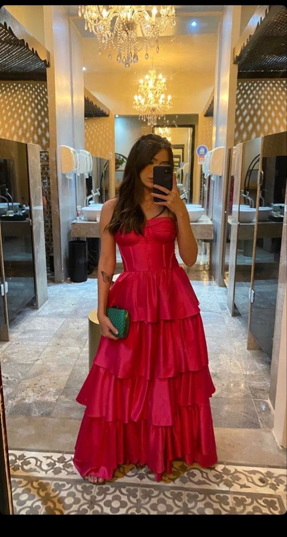 Vestido de noche de satén con falda escalonada y corte en A, ideal para graduación (modelo Y1048)
